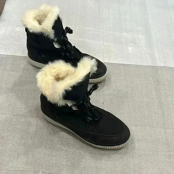 [US10]Anthropologie Black Ankle Boots with Faux Fur  around Ankle - Picture 2 of 9
